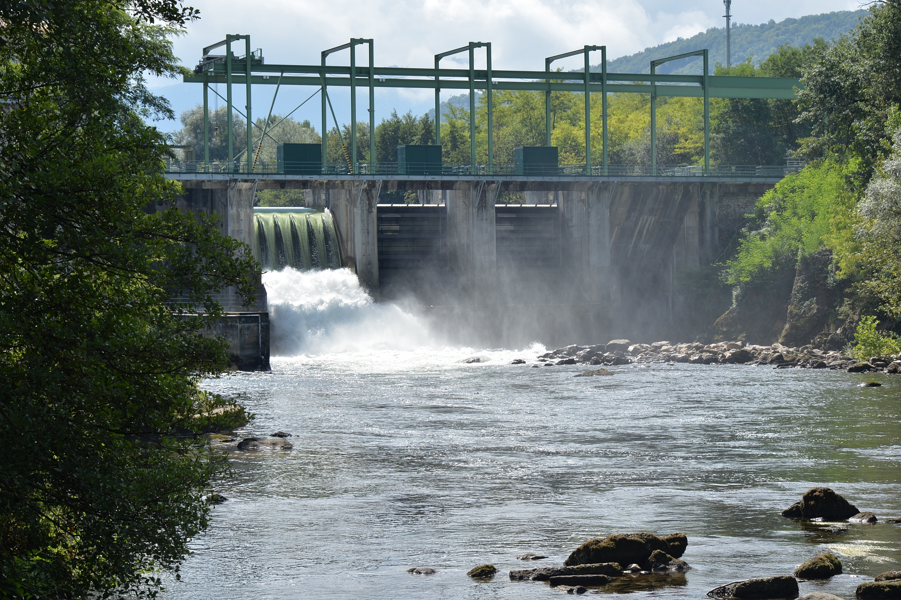 Barrage hydroélectrique sur l'Ariège à Labarre